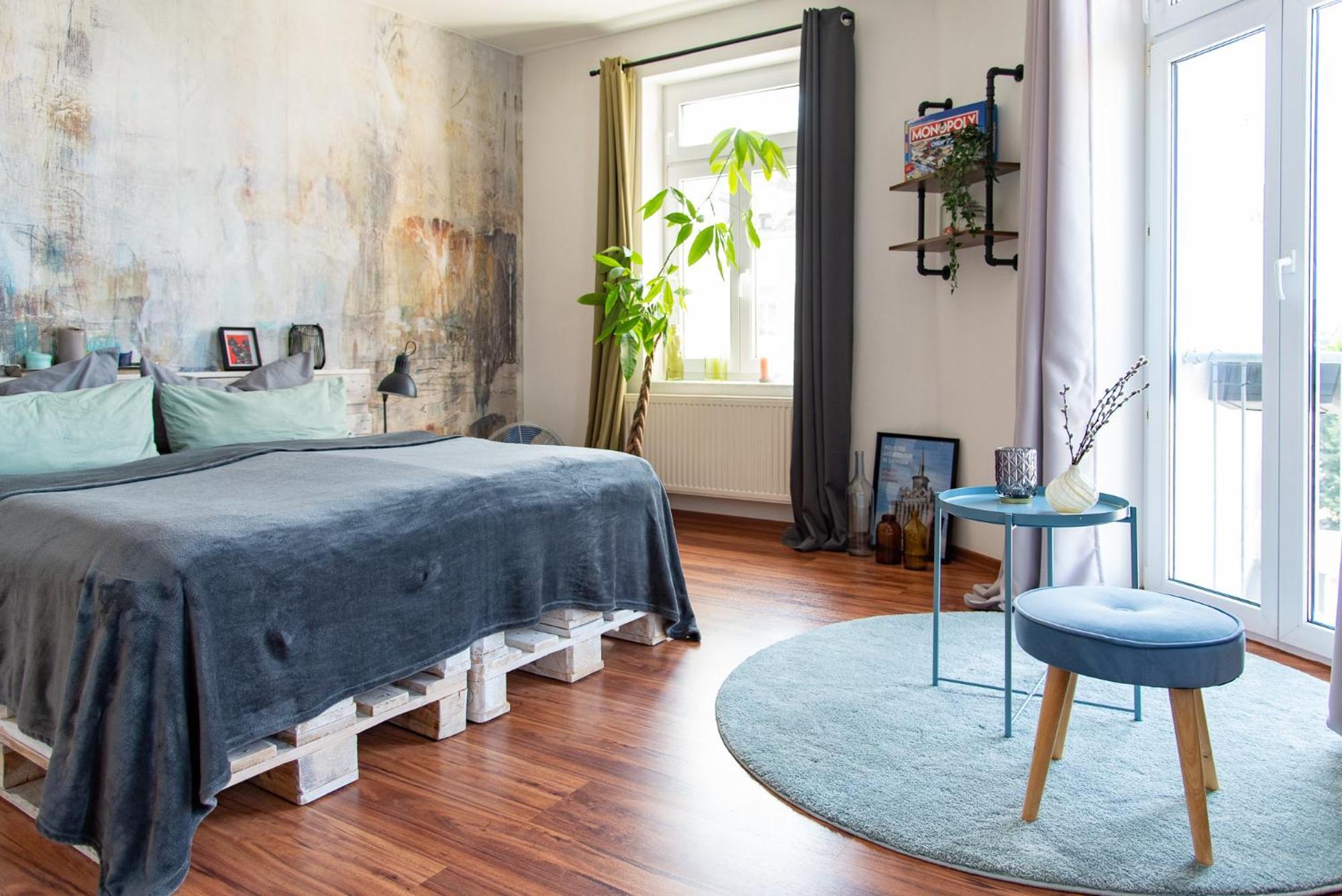 Mit Industriecharme/ Netflix + Wifi&zentrumsnah